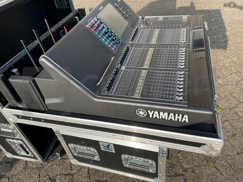 Load image into Gallery viewer, Yamaha CL3 Digital Mixing Console incl. flight case-Yamaha-Concert Gear
