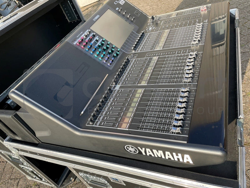 Load image into Gallery viewer, Yamaha CL3 Digital Mixing Console incl. flight case-Yamaha-Concert Gear
